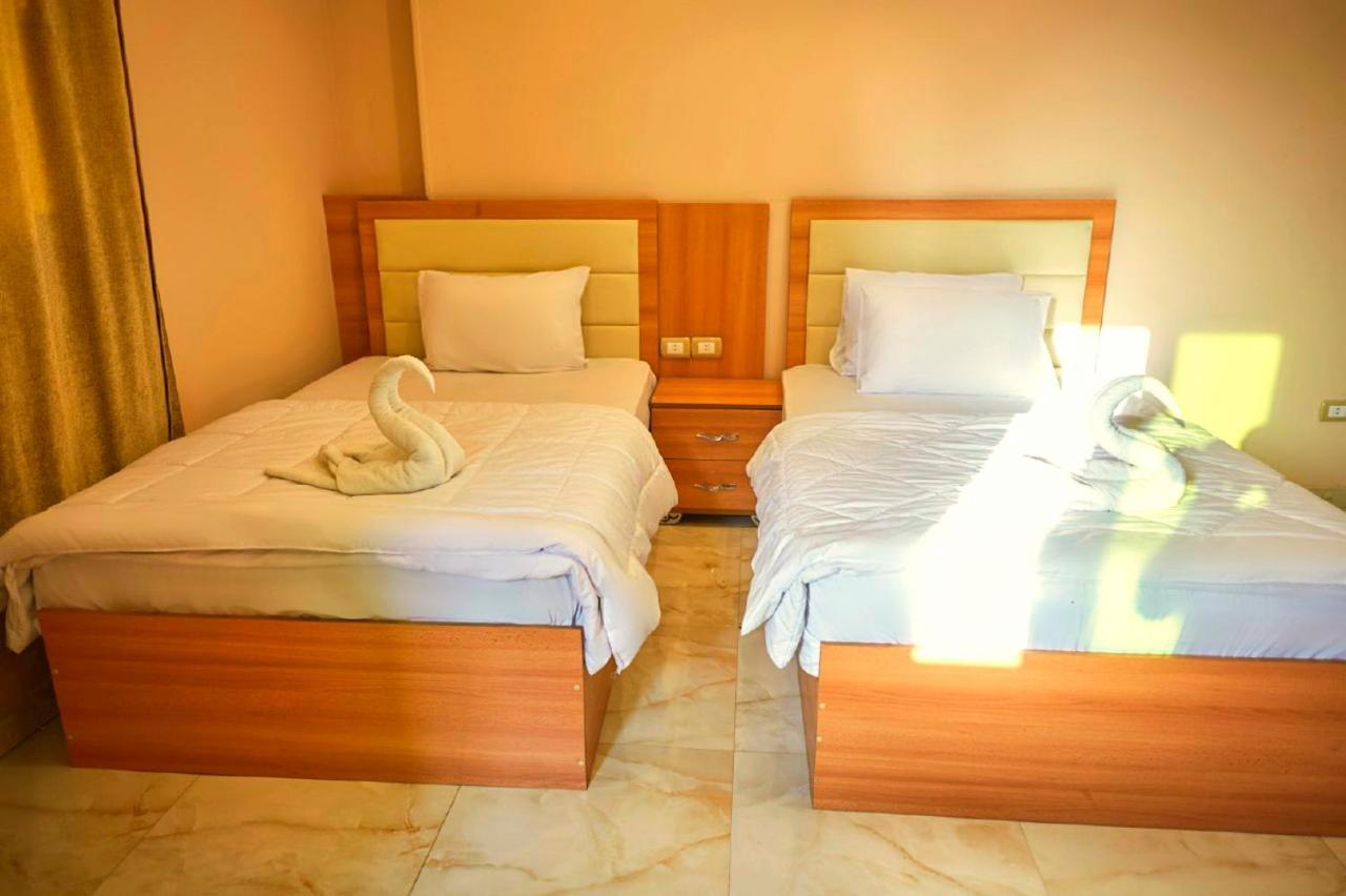 Grand Golden Pyramids View Hotel Kafret el-Gabal Exterior foto