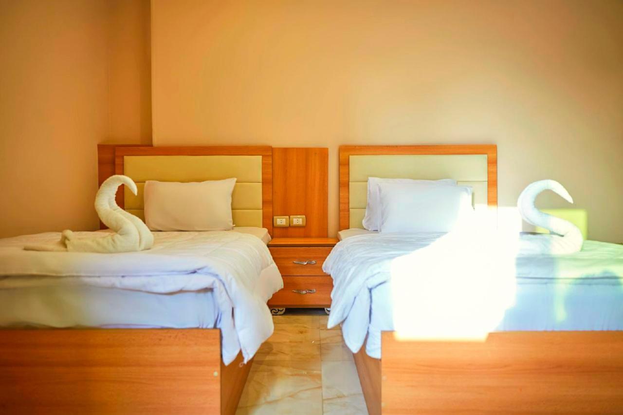 Grand Golden Pyramids View Hotel Kafret el-Gabal Exterior foto